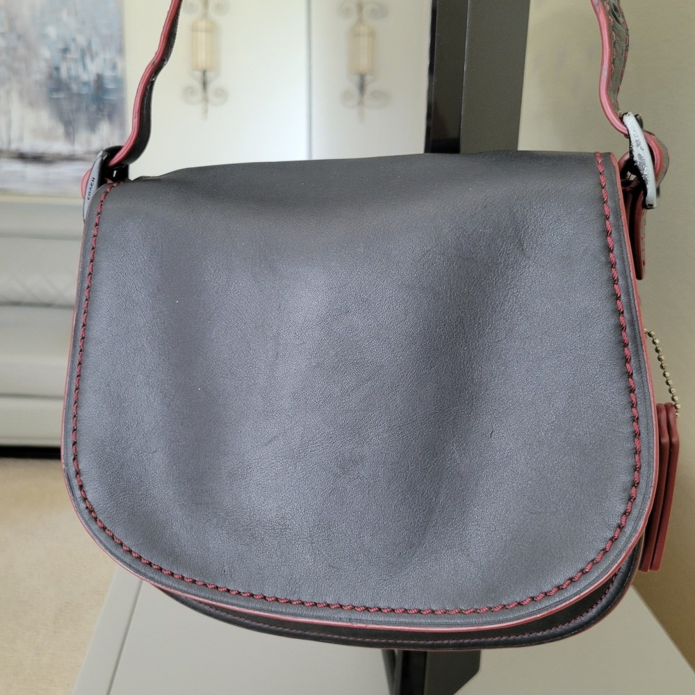 Coach 1941 Saddle Bag 23 Black Glovetanned Leather Crossbody 20115 Burgundy Trim - Picture 2 of 14
